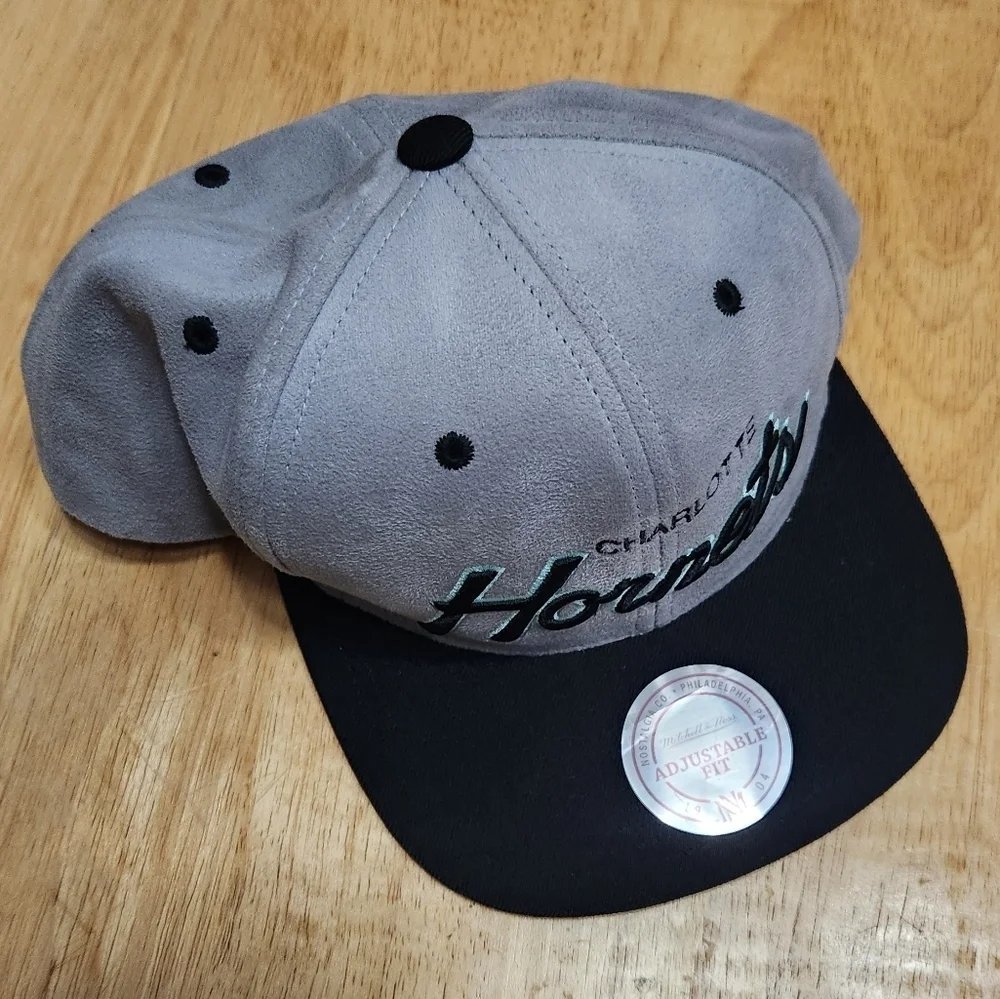 Mitchell & Ness Nostalgia Co. Charlotte Hornets Flip Brim Teal/Gray Sports Hat